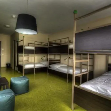 Hostel 2a