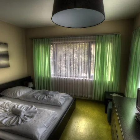 Hostel 2a