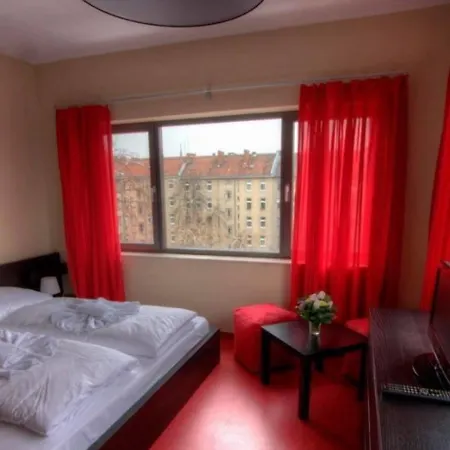 Hostel 2a *